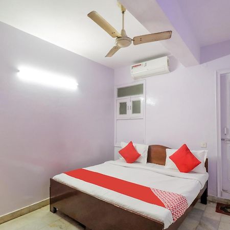 Hotel O Chandu Inn Нью-Дели Экстерьер фото