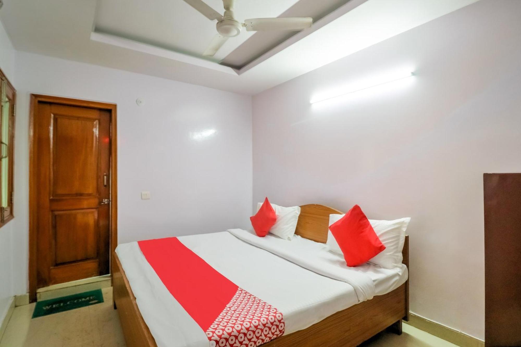 Hotel O Chandu Inn Нью-Дели Экстерьер фото